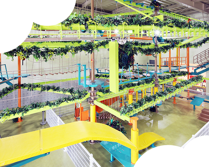 人気のアトラクション国内最大級の屋内型アスレチック「超ドデカイアスレチック」